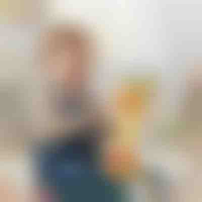 Girafă interactivă de pluș | GIRADANCE